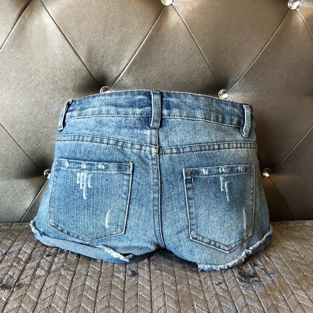Forever21 Los Angeles Distressed Cuff Jean Short - Picture 2 of 7